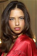 Adriana Lima in 2000: a Year of Transformation and Triumph
