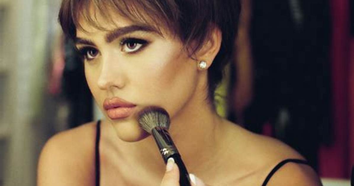 Amelia Gray Transforms into Vintage Lisa Rinna: Photos