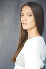 Avery Kristen Pohl Bio, Wiki, Age, Height, Family, Boyfriend, Movies, Tv Shows, and Net Worth