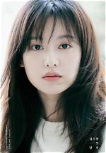 Capturing Moments: the Heartwarming Kim Ji Won Family Photo