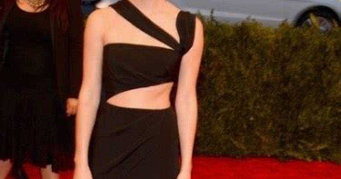 Emma Watson Measures Height, Weight and Body