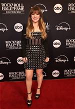 Kelly Clarkson's Height and Its Impact