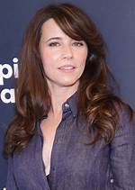 Linda Cardellini: Early Life, Career, and Notable Roles