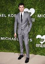 Sean Opry Height, Weight, Net Worth, Age, Birthday, Wikipedia, Who, Nationality, Biography