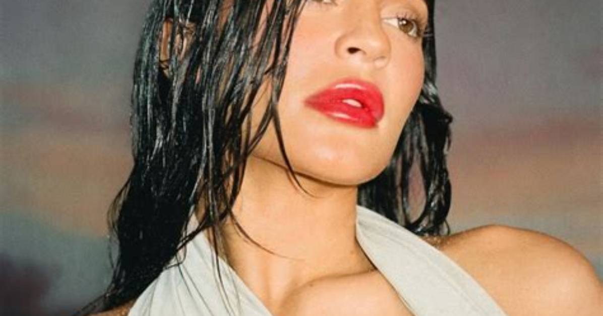 Syncvib | Kylie Jenner Shows off Massive 40Ft Christmas Tree